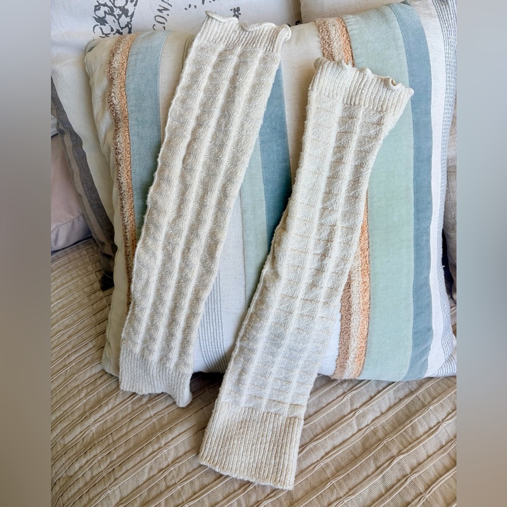 🤍3/$15 Cream Knit Leg Warmers🤍